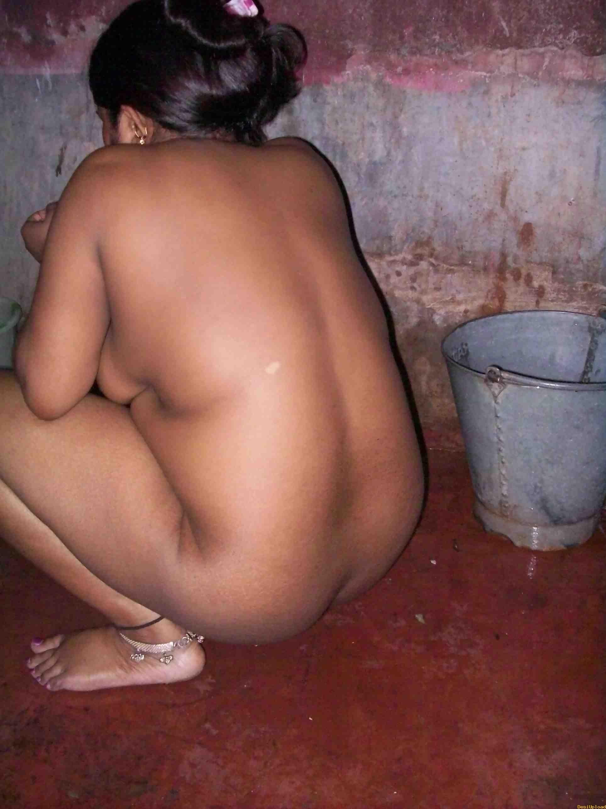 Amateur Chubby Indian Wife Suman Bhabhi - Image Gallery #423390